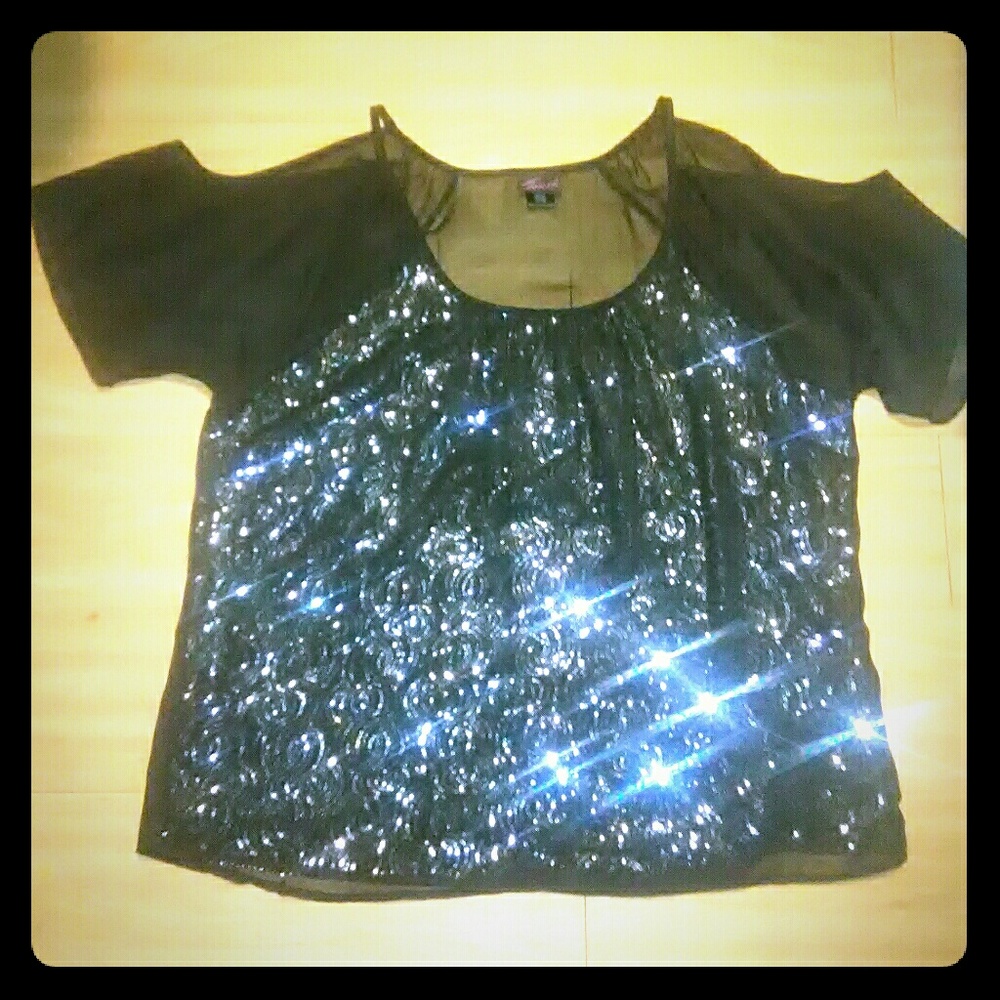 Torrid special plus size shoulder cut out shirt